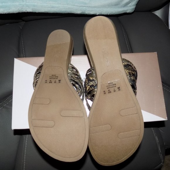 Fergalicious Silvia Brown/Black Sandal Size 9M NEW - Picture 4 of 4